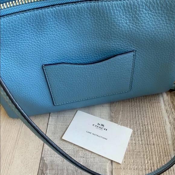 Coach Lyla - Picture 7 of 8